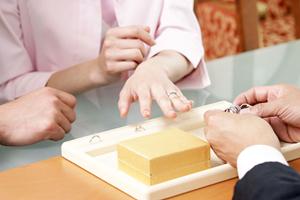 ウェディングドレスを安く購入するなら